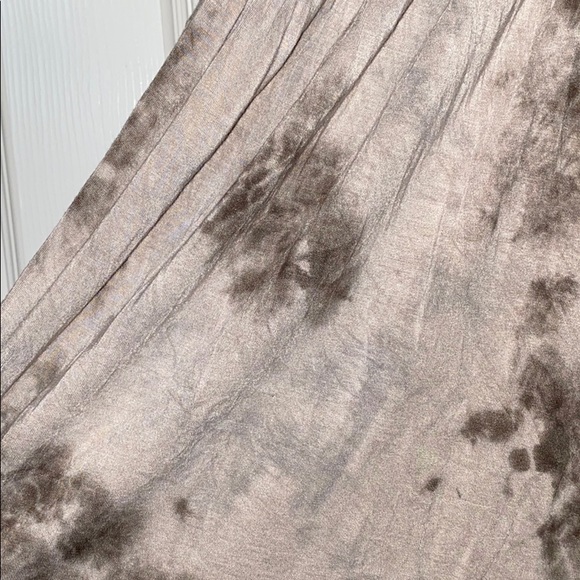 American Eagle Soft and Flowy Shirt - Picture 5 of 6